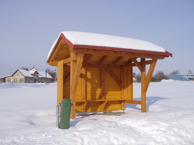 Nová autobusová zastávka - instalovaná v prosinci 2009 - fotografie z 2.2.2010
