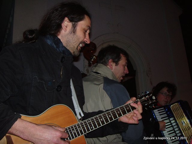 Vánoční zpívání u kapličky v Doubí 2011